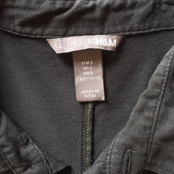 Used H&M Short Sleeve Black Button Shirt - Picture 3 of 3